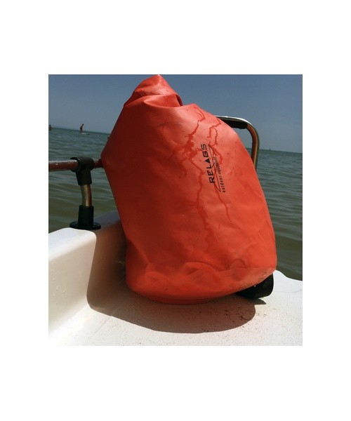 Veekindel kott BasicNature 500D 35 l, punane