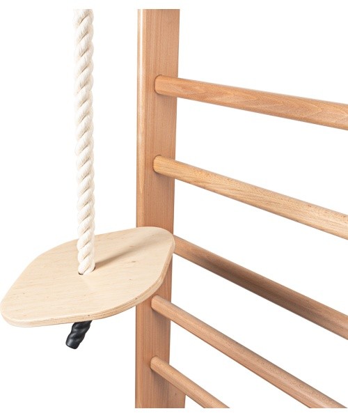 Rippuv kiik võimlemisseinale